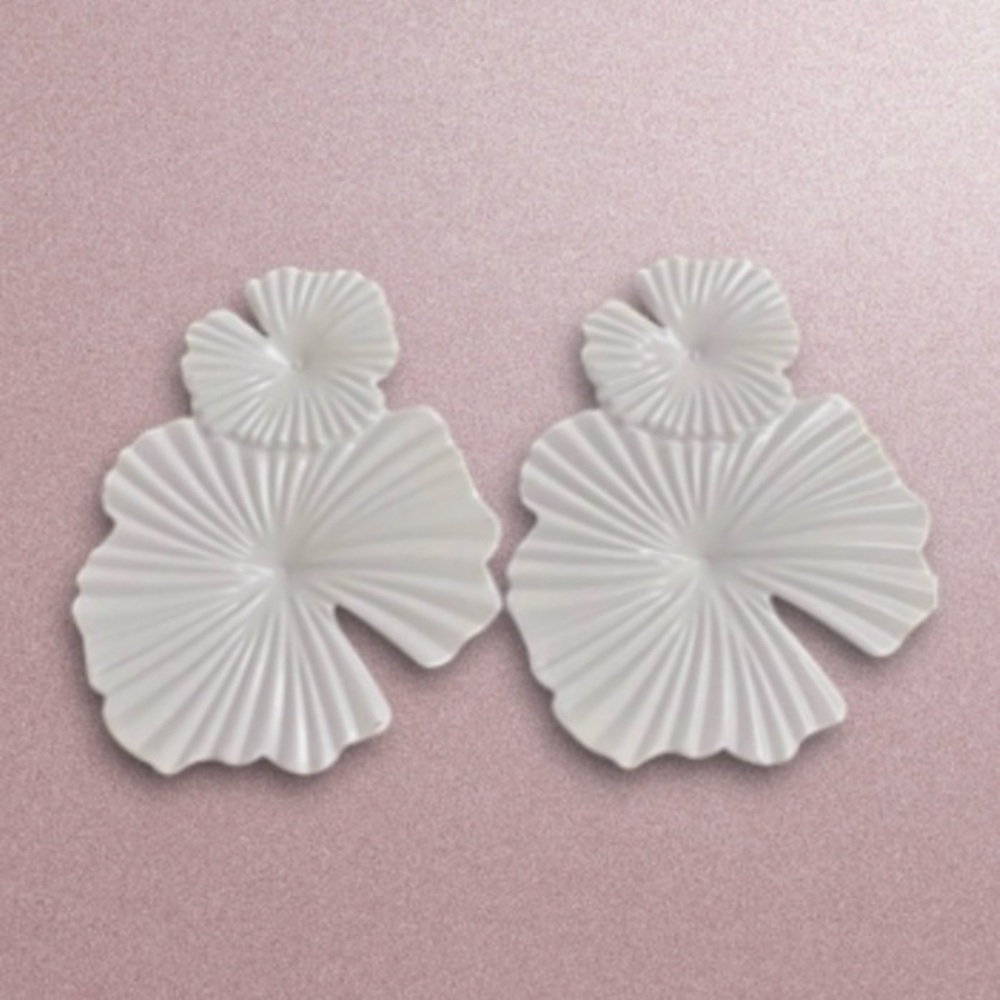 Anthropologie jewelry Stunning white hibiscus earrings Nwt